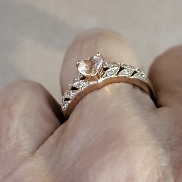 Beautiful 10k morganite/diamond ring - Picture 2 of 7